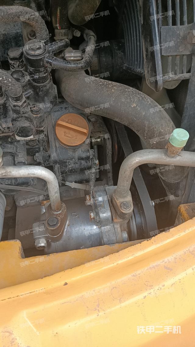 回转马达和主控阀（整机外观）