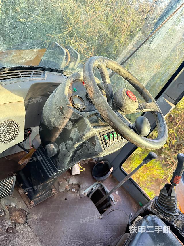 駕駛室工作臺（整機外觀及大件）