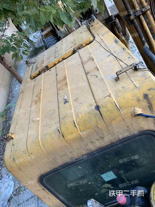 驾驶室顶部（整机外观）