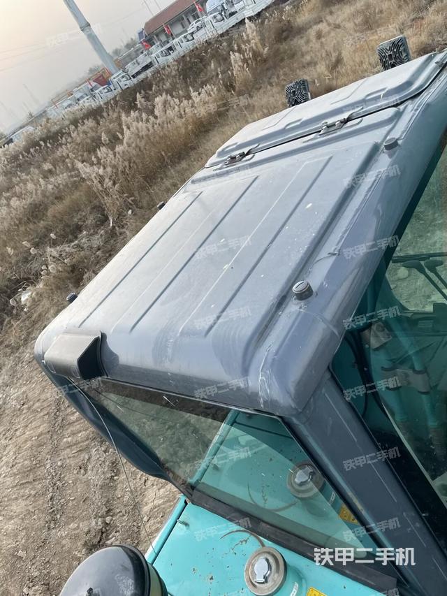 驾驶室顶部（整机外观）