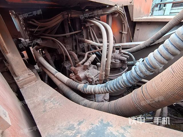 回转马达和主控阀（整机外观）