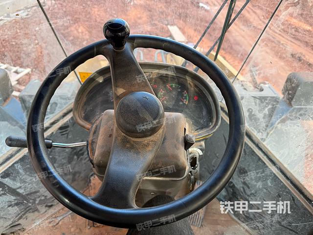 駕駛室操作臺（整機外觀及大件）