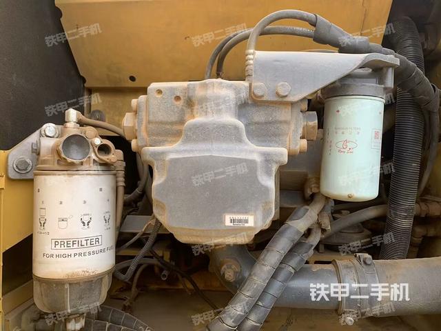 液壓泵艙室正面整體（整機外觀）