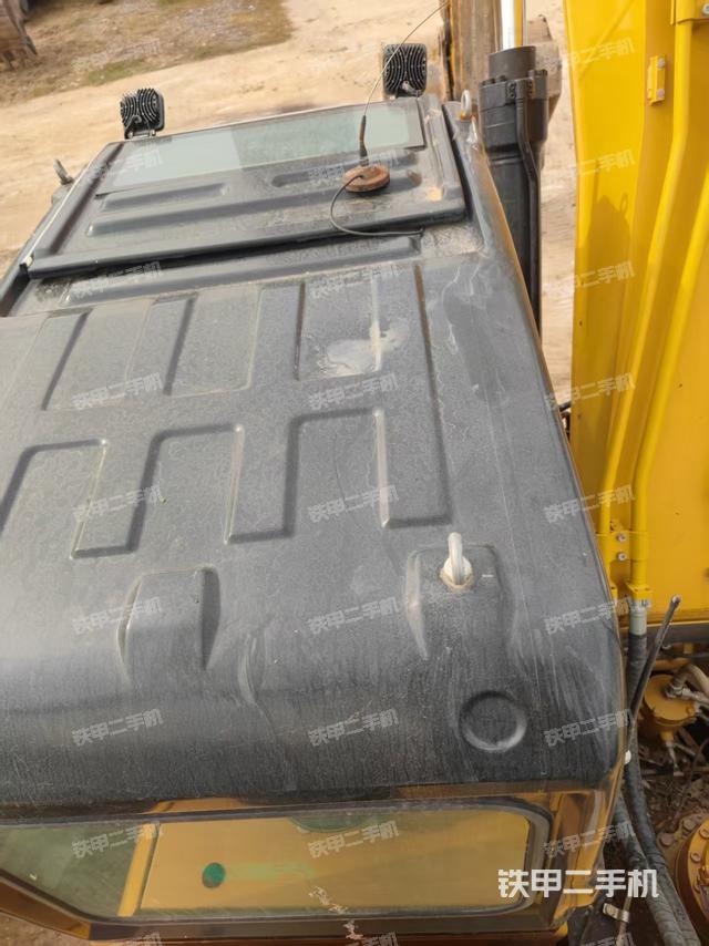 駕駛室頂部（整機外觀）