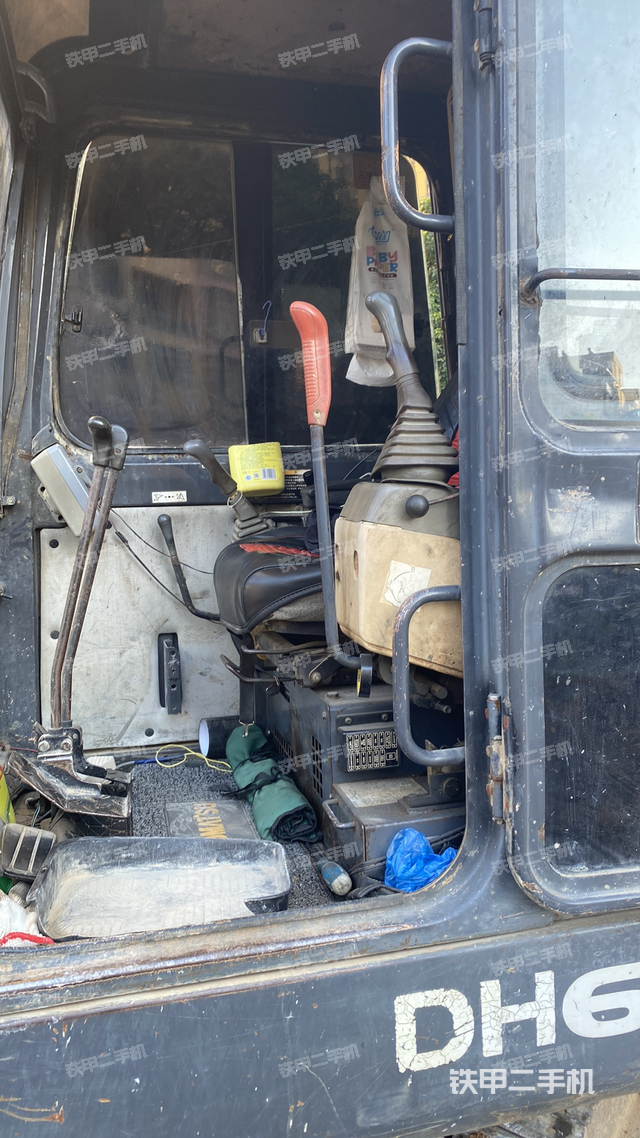 駕駛室整體（整機(jī)外觀）