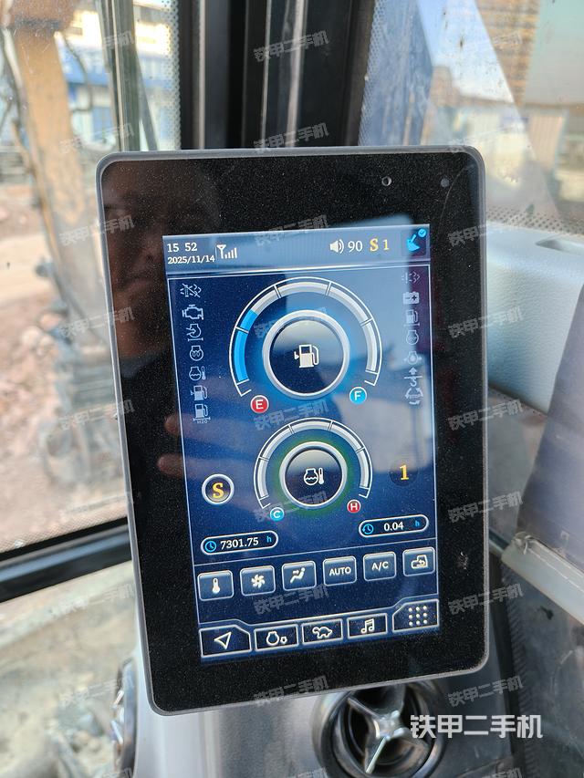 驾驶室顶部（整机外观）