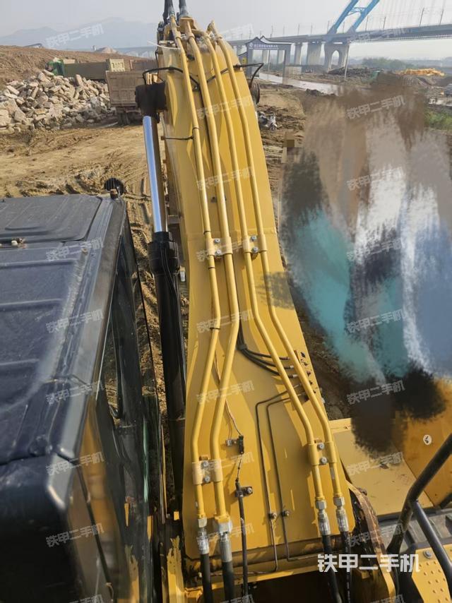 驾驶室顶部（整机外观）