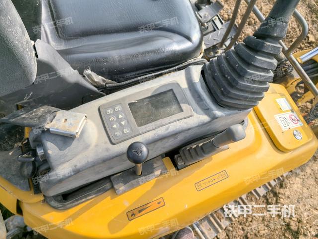 座椅左侧控制台/音响/含左手柄（驾驶室部分）