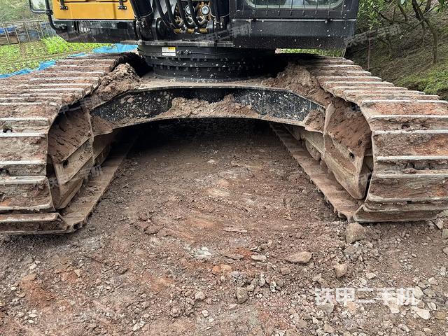 轉(zhuǎn)盤和下車架正前（工作和回轉(zhuǎn)裝置）