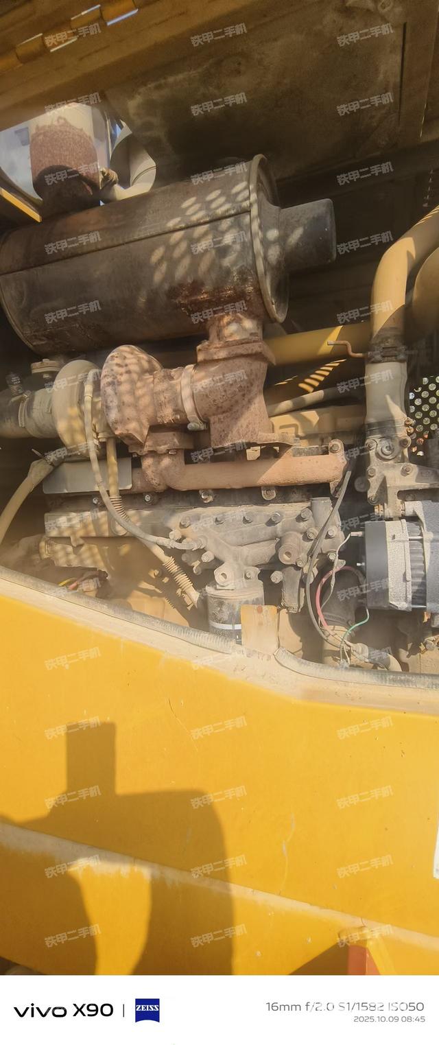 發(fā)動機右側(cè)（整機外觀及大件）