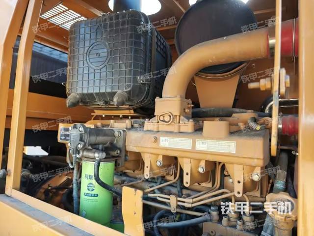 发动机右侧（整机外观及大件）