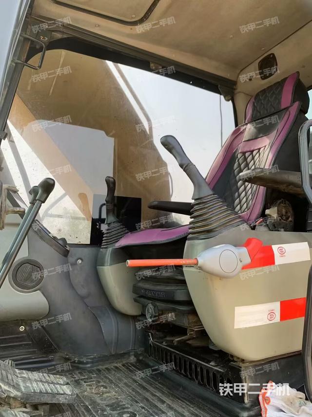 駕駛室整體（整機(jī)外觀）