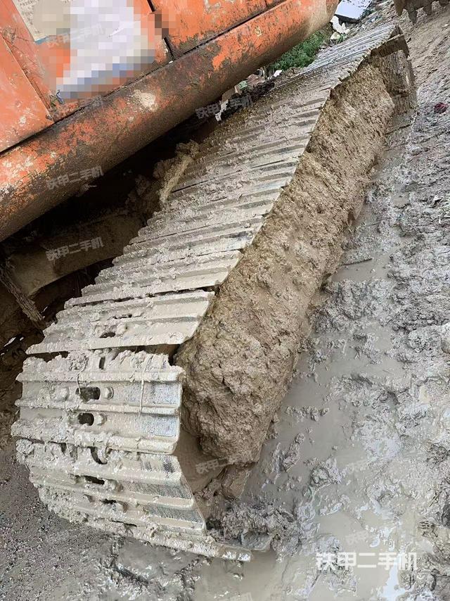 單側(cè)履帶整體（整機(jī)外觀）