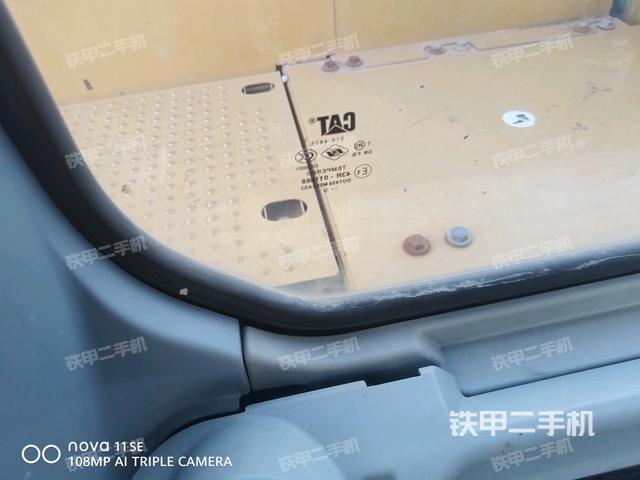 座椅右侧控制台/钥匙门/油门/含右手柄（驾驶室部分）