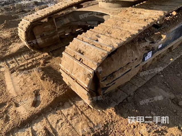 單側(cè)履帶整體（整機(jī)外觀）