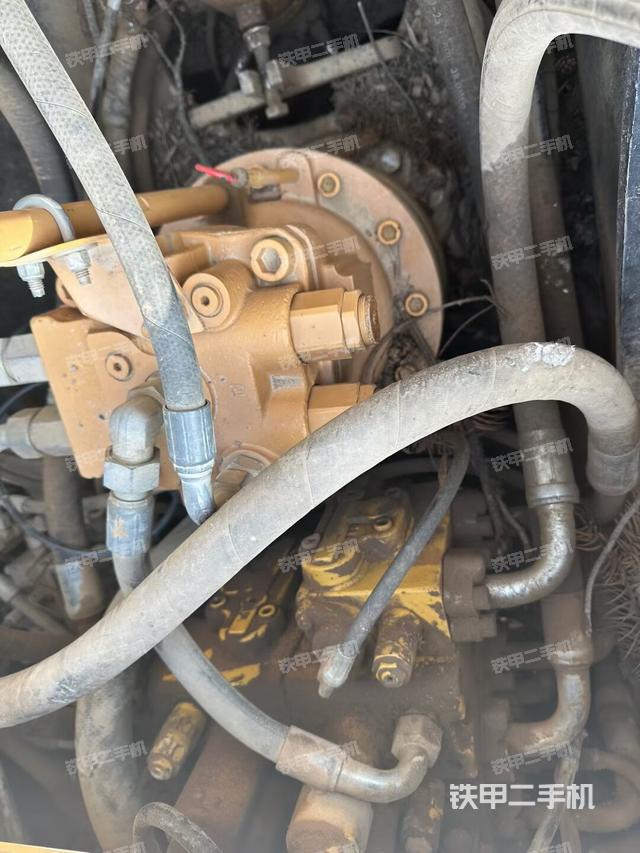 回转马达和主控阀（整机外观）