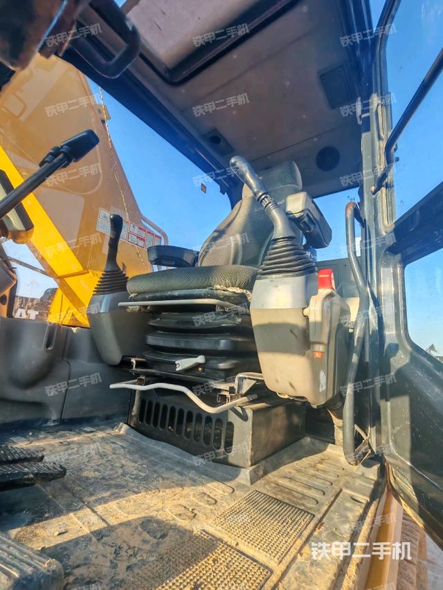 駕駛室整體（整機外觀）