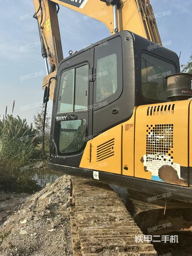 驾驶室整体（整机外观）