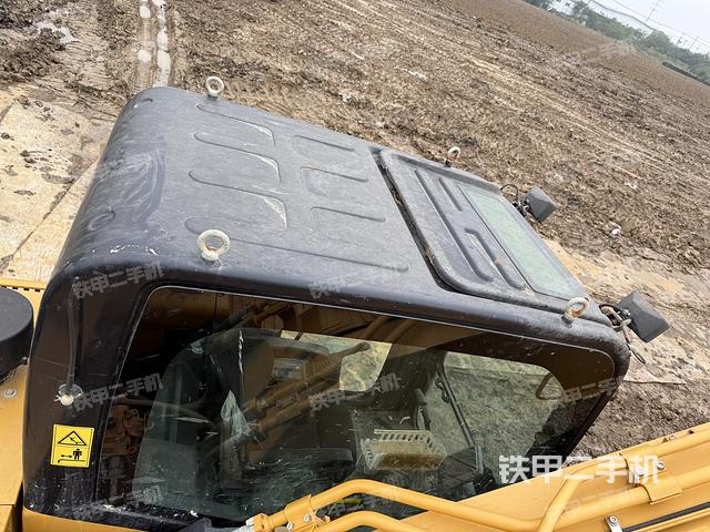 驾驶室顶部（整机外观）