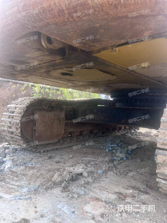 驾驶室顶部（整机外观）