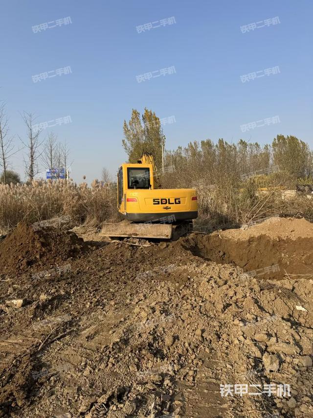 驾驶室顶部（整机外观）
