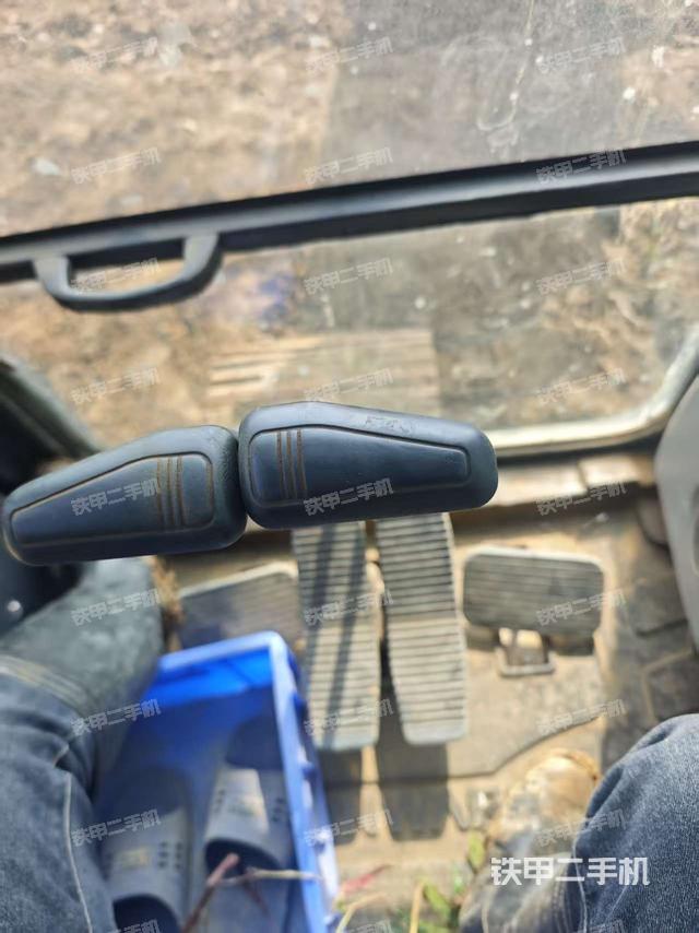 后窗玻璃角标（驾驶室部分）