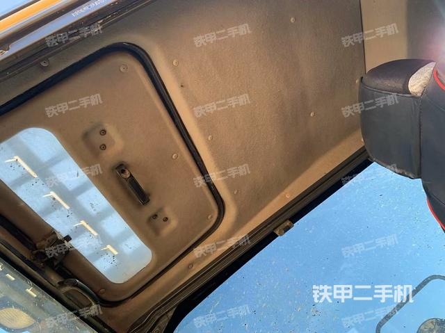 駕駛室頂部（整機外觀）