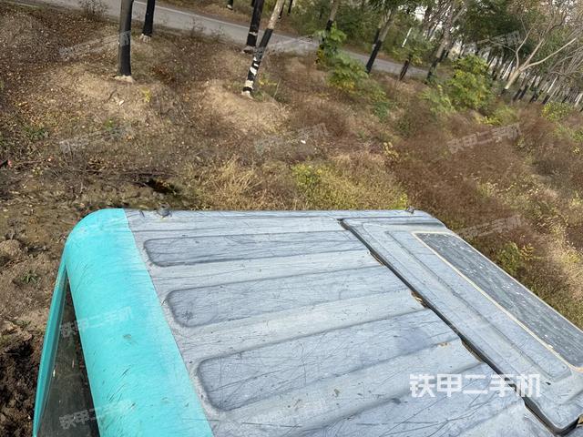 驾驶室顶部（整机外观）