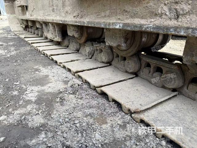 單側(cè)履帶整體（整機(jī)外觀）