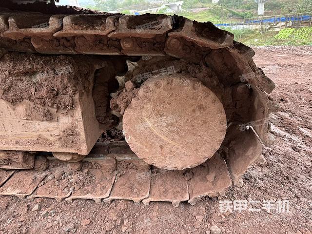 右驅(qū)動輪（行走機構(gòu)）