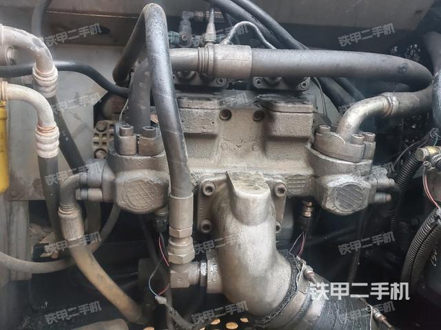 液壓泵艙室正面整體（整機(jī)外觀）