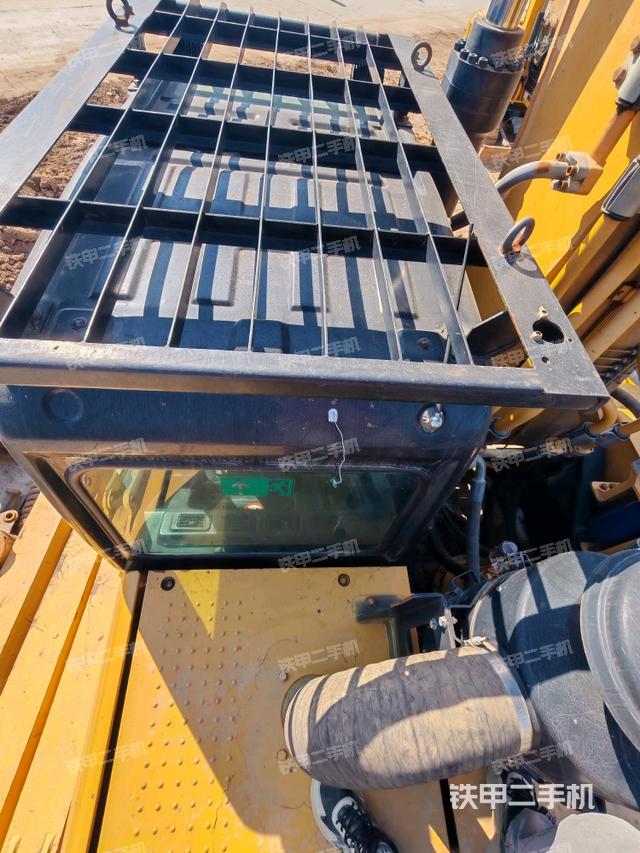 驾驶室顶部（整机外观）