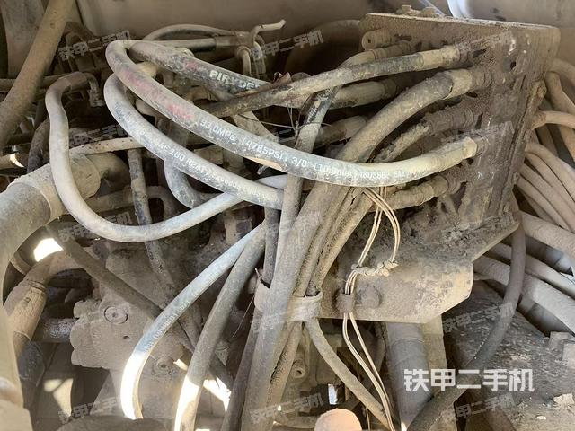 回转马达和主控阀（整机外观）