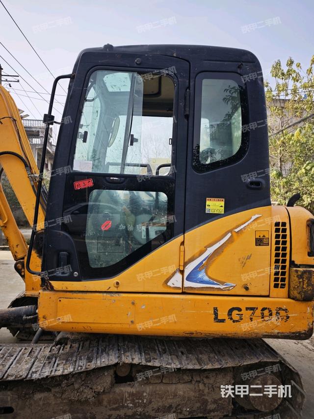  驾驶室正侧（驾驶室部分）