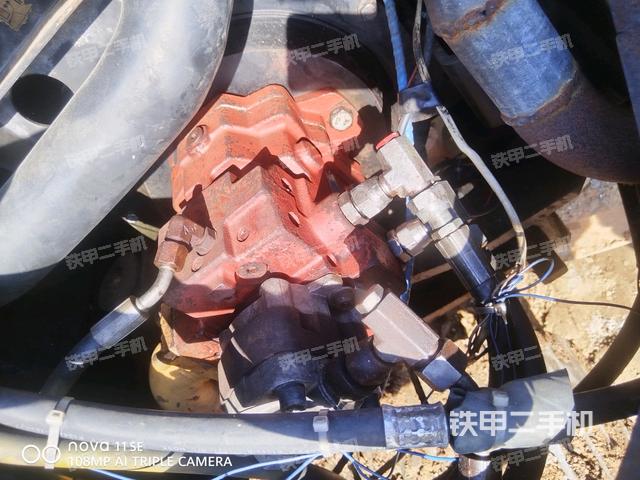 液壓泵艙室正面整體（整機(jī)外觀）