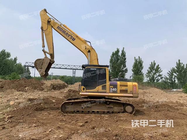 小松PC240LC-8M0挖掘機(jī)