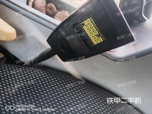 后窗玻璃角标（驾驶室部分）