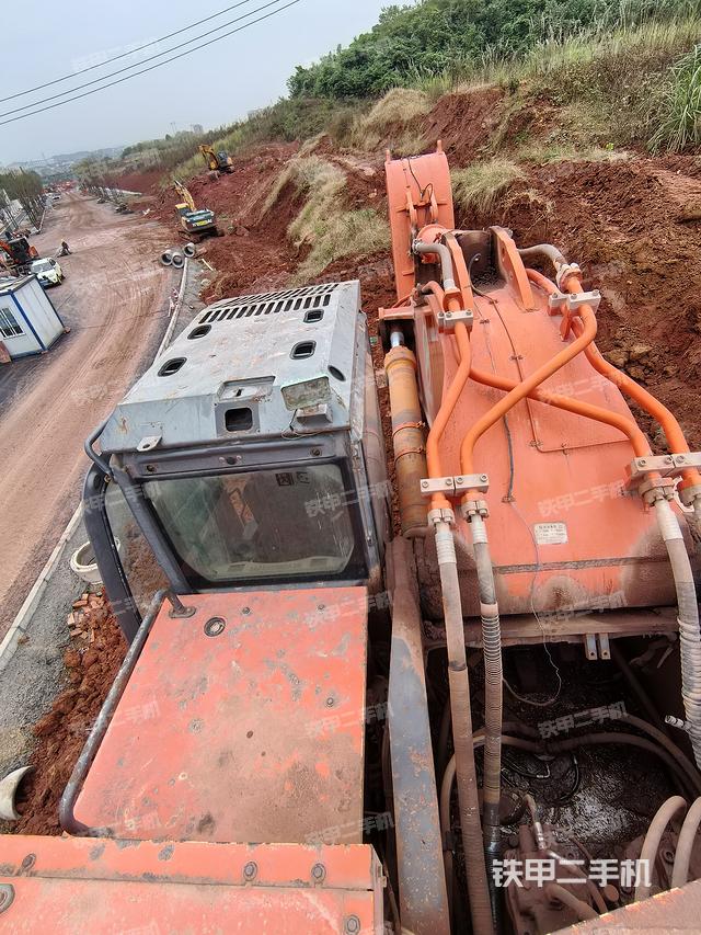 驾驶室顶部（整机外观）