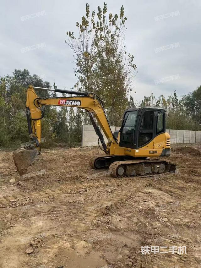 駕駛室整體（整機(jī)外觀）