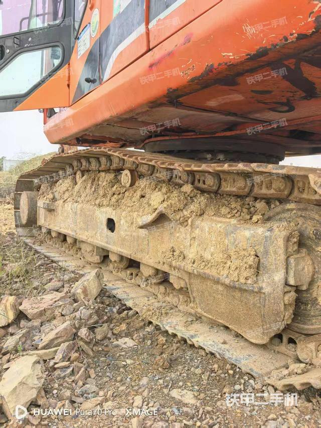 右驅(qū)動輪（行走機(jī)構(gòu)）