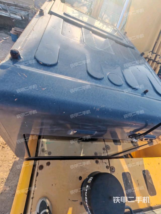 駕駛室頂部（整機外觀）