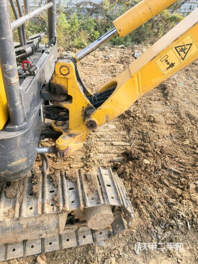 转盘和下车架正前（工作和回转装置）