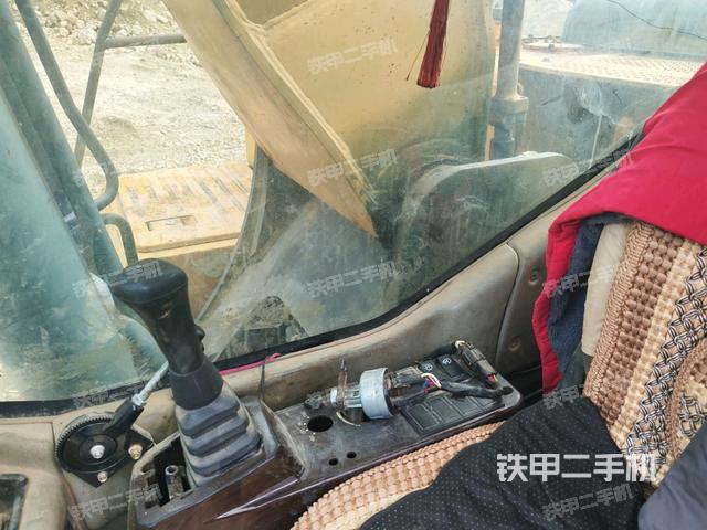 座椅右侧控制台/钥匙门/油门/含右手柄（驾驶室部分）