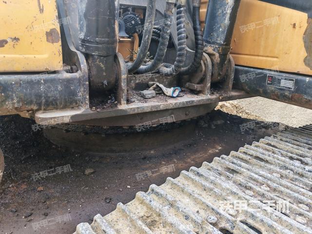 转盘和下车架正前（工作和回转装置）