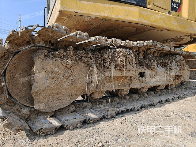 回轉(zhuǎn)馬達(dá)和主控閥（整機(jī)外觀）