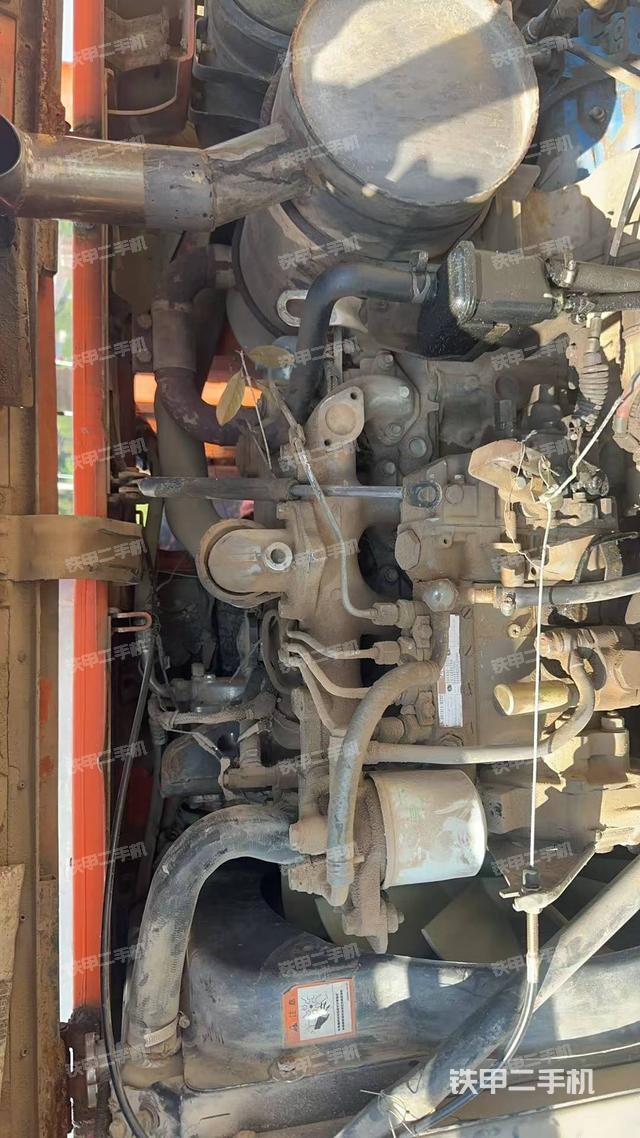 回转马达和主控阀（整机外观）