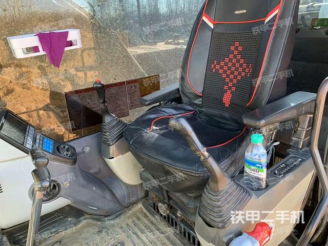 駕駛室整體（整機外觀）