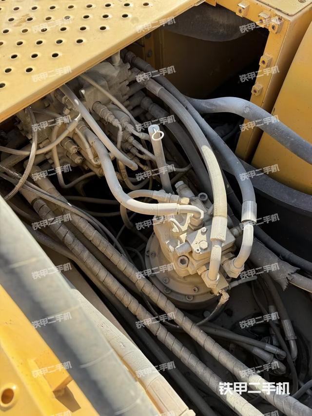 回转马达和主控阀（整机外观）