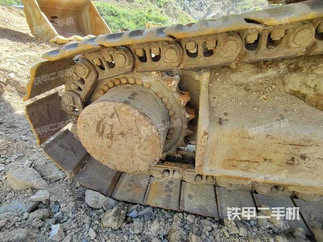 左驅(qū)動輪（行走機構(gòu)）