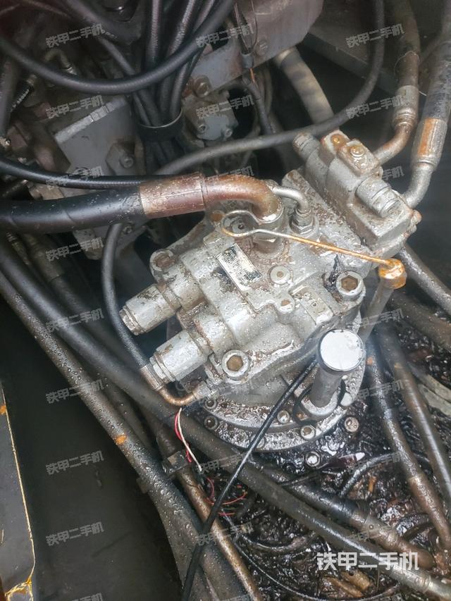 回轉(zhuǎn)馬達(dá)和主控閥（整機(jī)外觀）